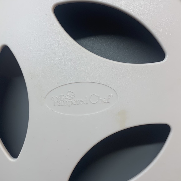 Pampered Chef close and cut bagel fruit slicer - Picture 2 of 6